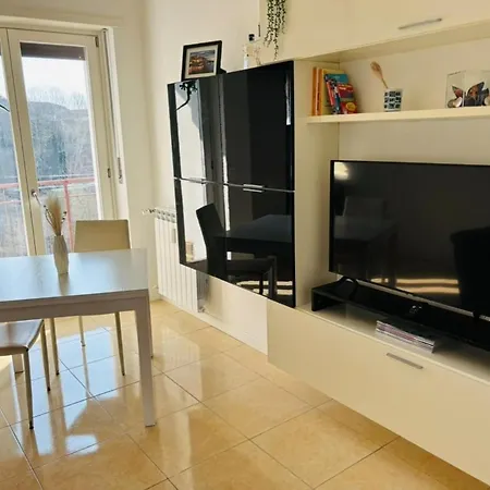 Spazioso Appartamento, Ampio Parcheggio, Vicino Valle D'Aosta * 반케테